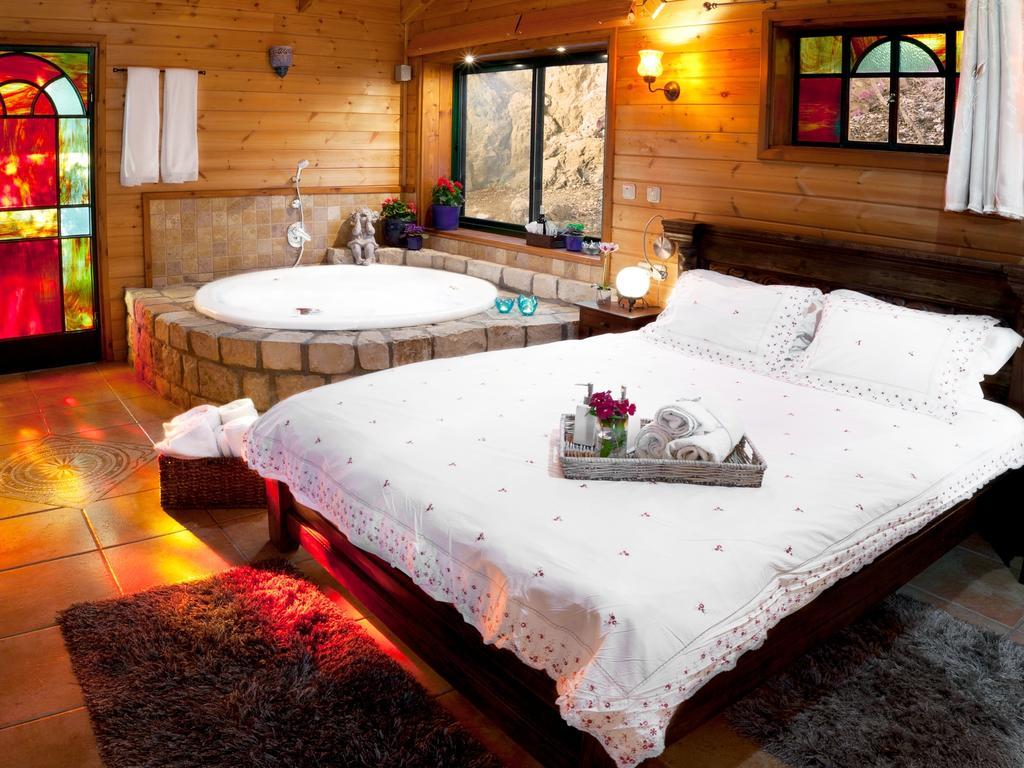 First Light Cabins Amirim Rom bilde